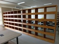 Rak buku kampus ITK yang dibuat dan dipasang untuk mendukung kebutuhan penyimpanan buku dan referensi di lingkungan pendidikan